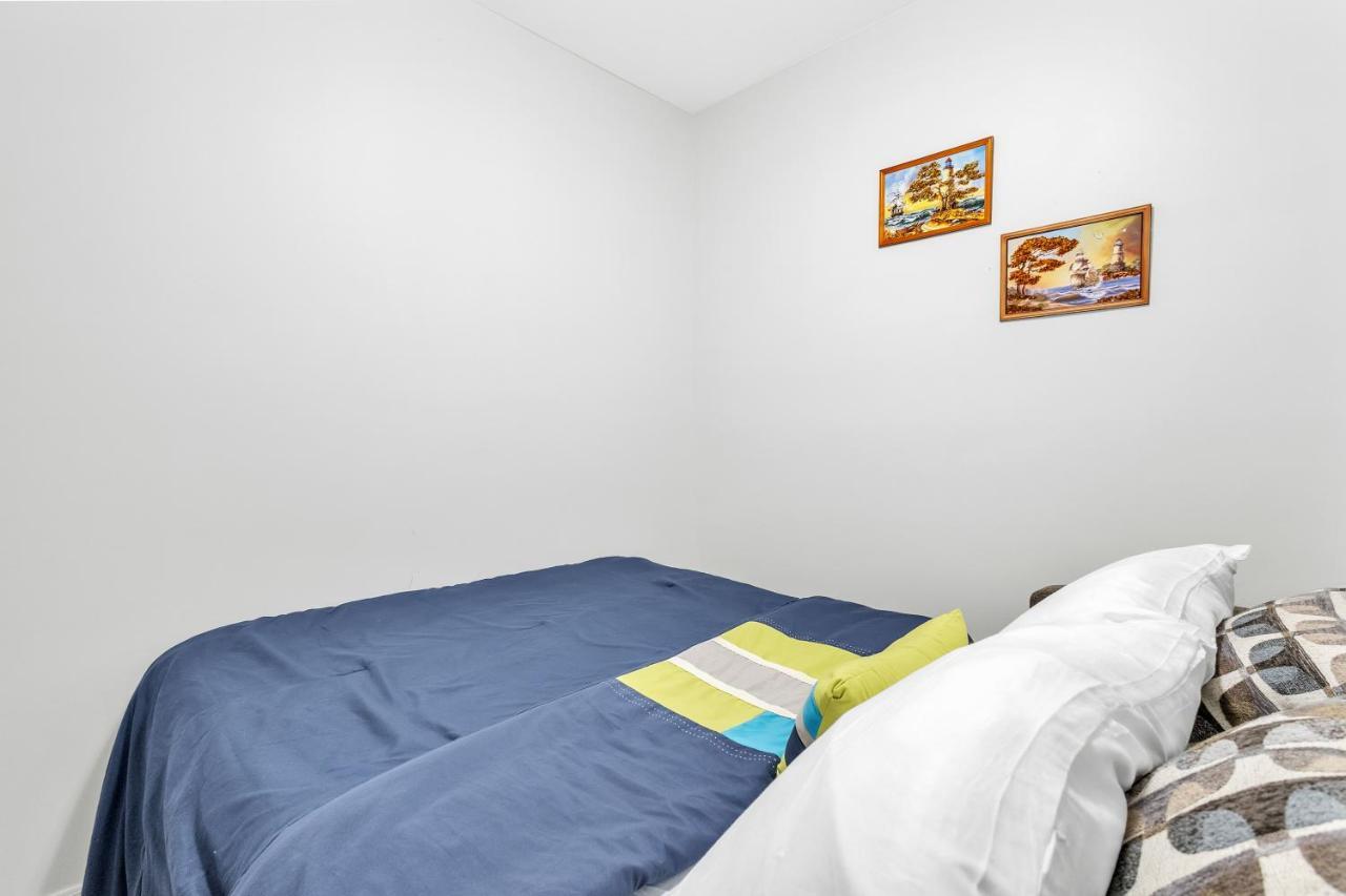 Modern 1 Bedroom + Den In Cambridge Exterior foto
